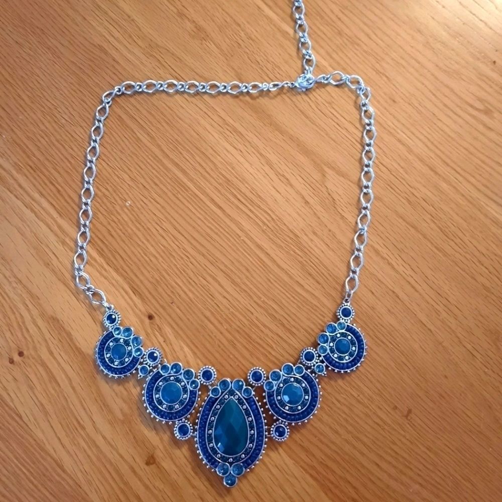 Shades of blue fashion necklace